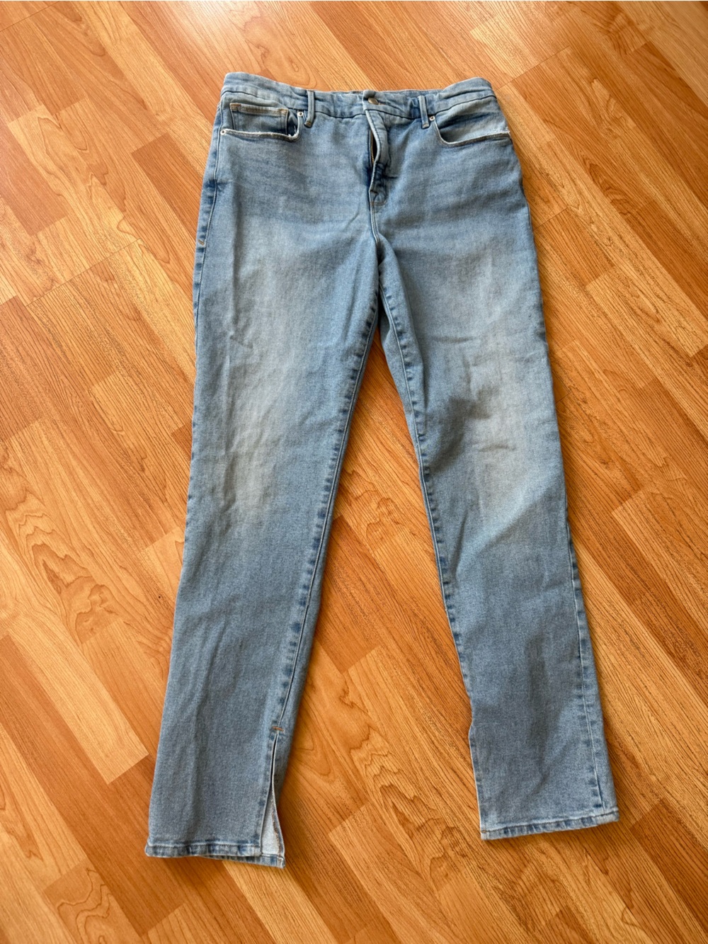 GOOD AMERICAN Light Blue Women’s Straight Leg Jeans with inner ankle slit